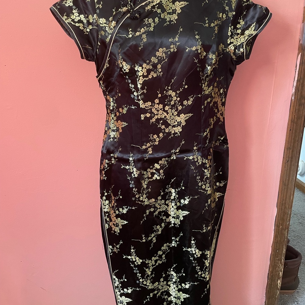 Chic Black and Gold Floral Midi Dress